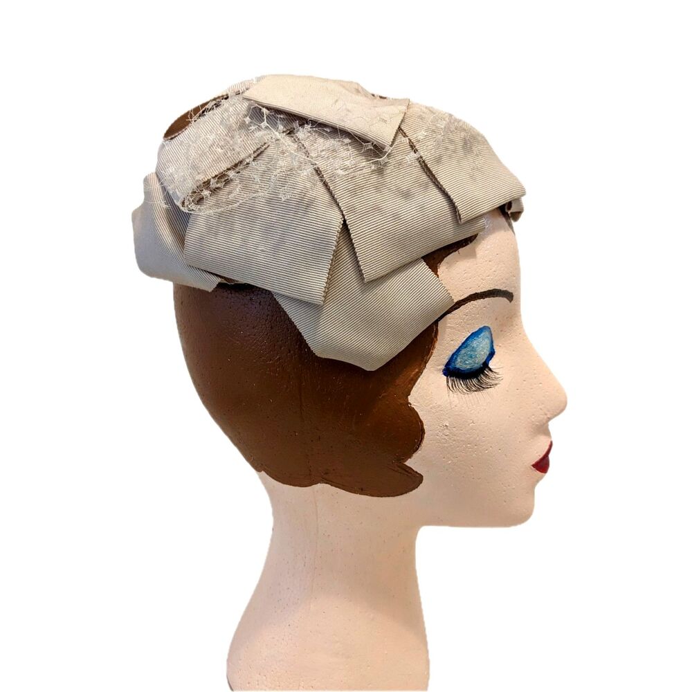 VTG. 50s/early 60s Creamy Beige Grosgrain Ribbon Half Hat / Cocktail Hat w/Veil - Picture 1 of 11